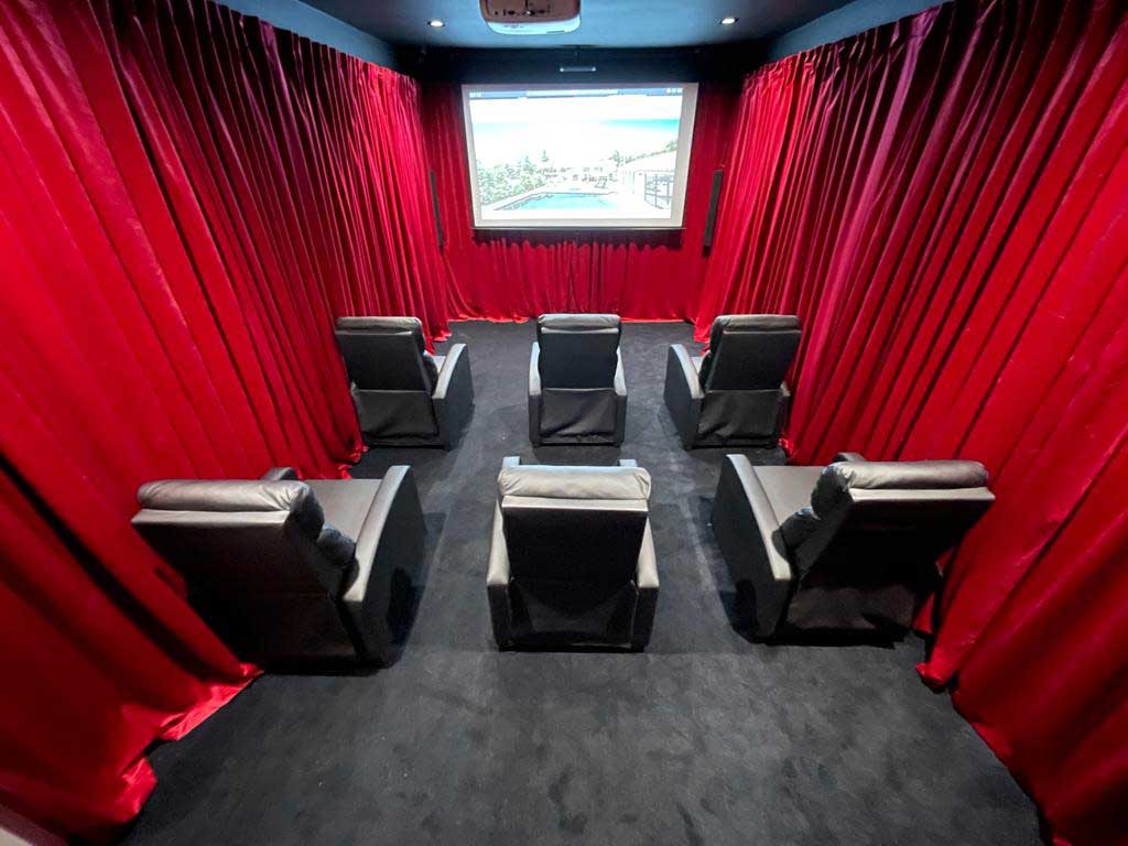 luxury-rehab-with-movie-theater